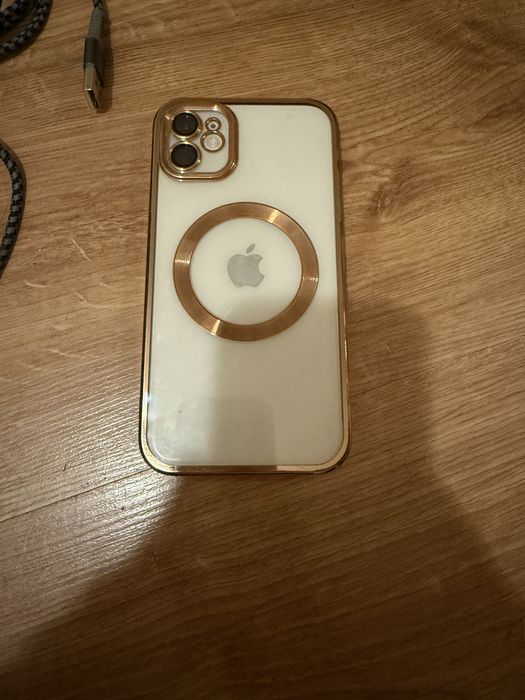 Biały iPhone 11