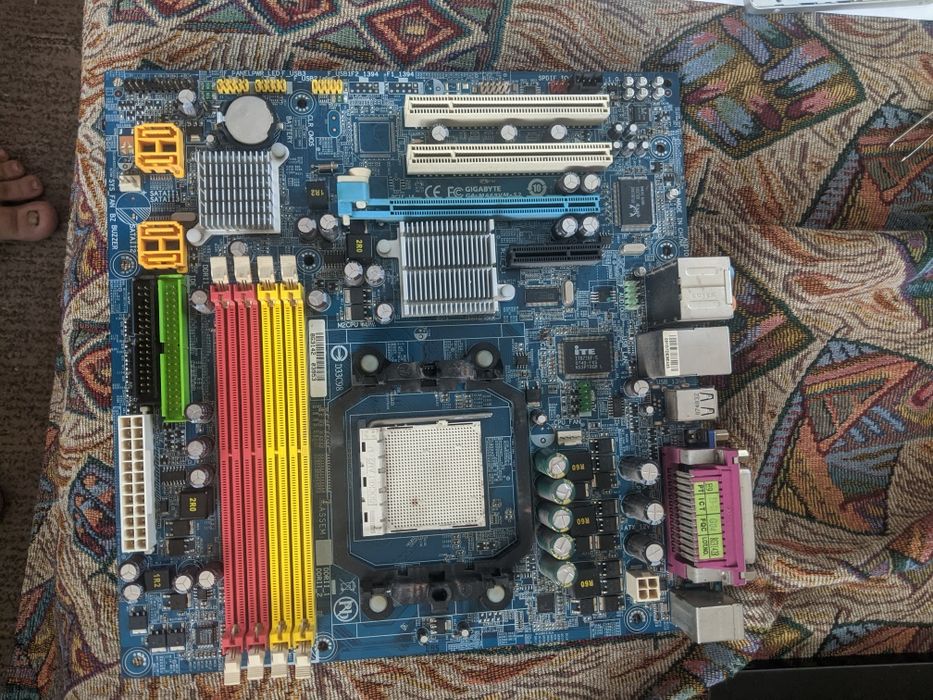 Продам материнка gigabyte ga-ma69vm-s2