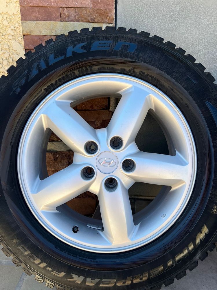 Диски з шинами hundai santafe r17 235/65 сантафе