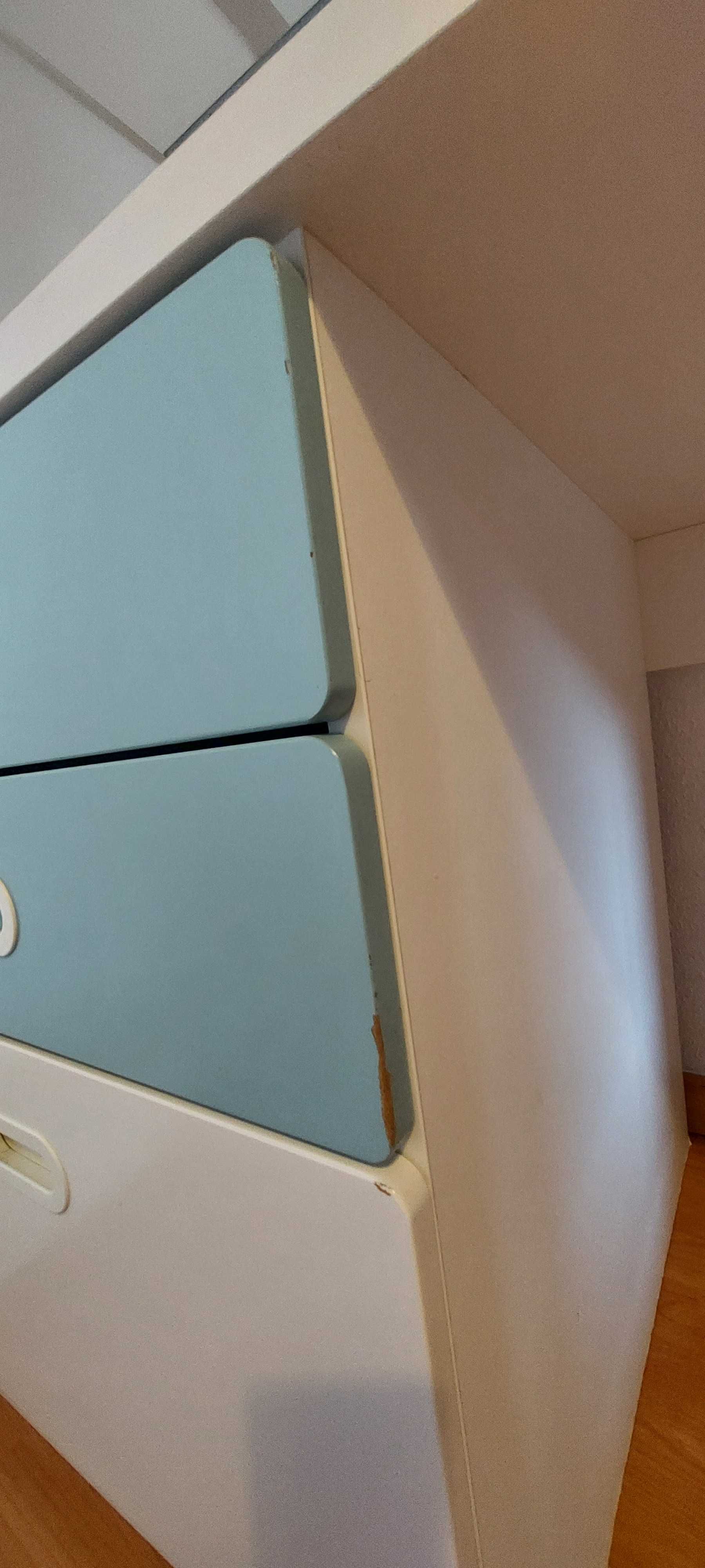 Estrutura cama, roupeiro, secretaria e estante - IKEA