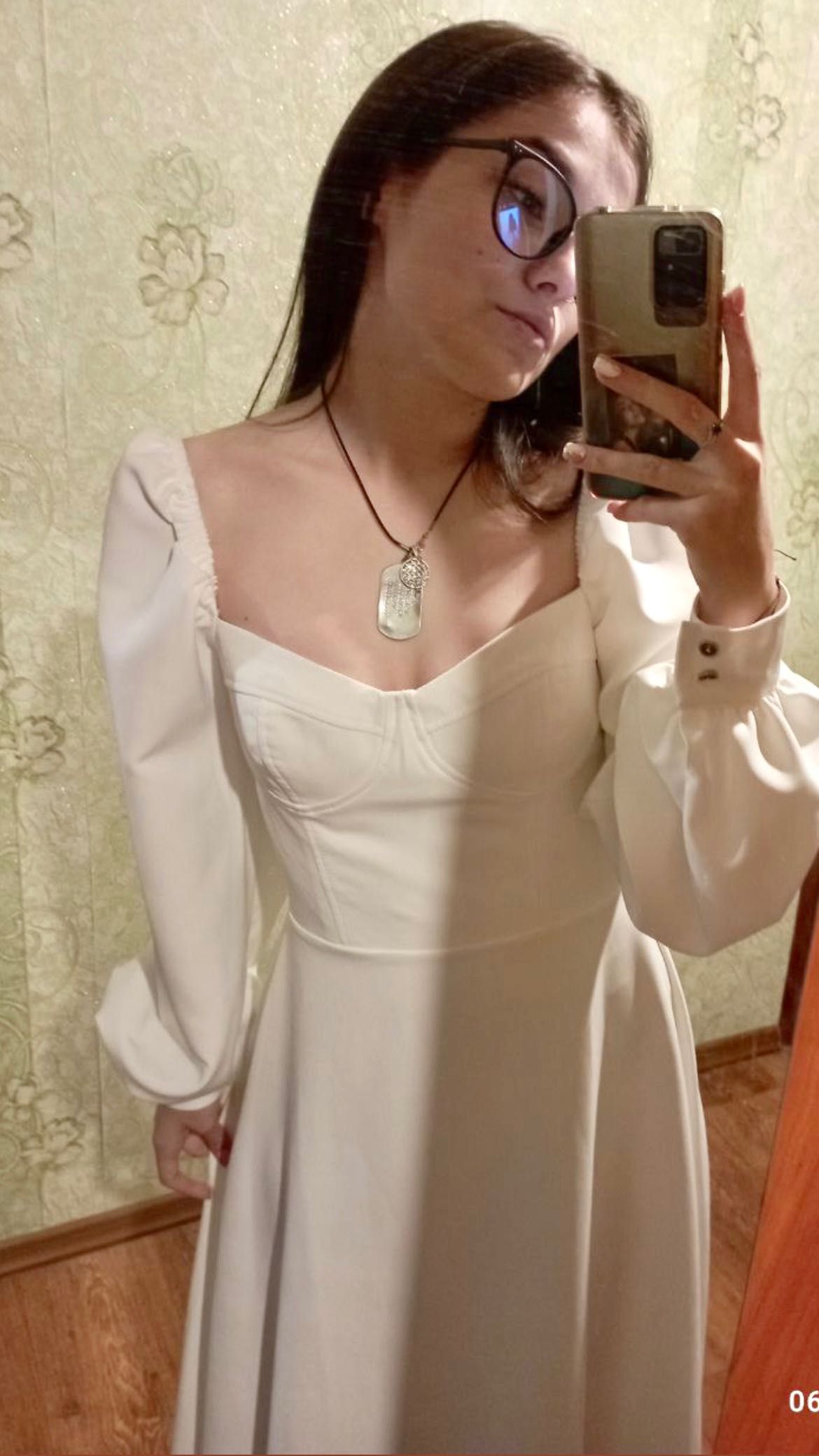 Весільна або вечірня біла сукня