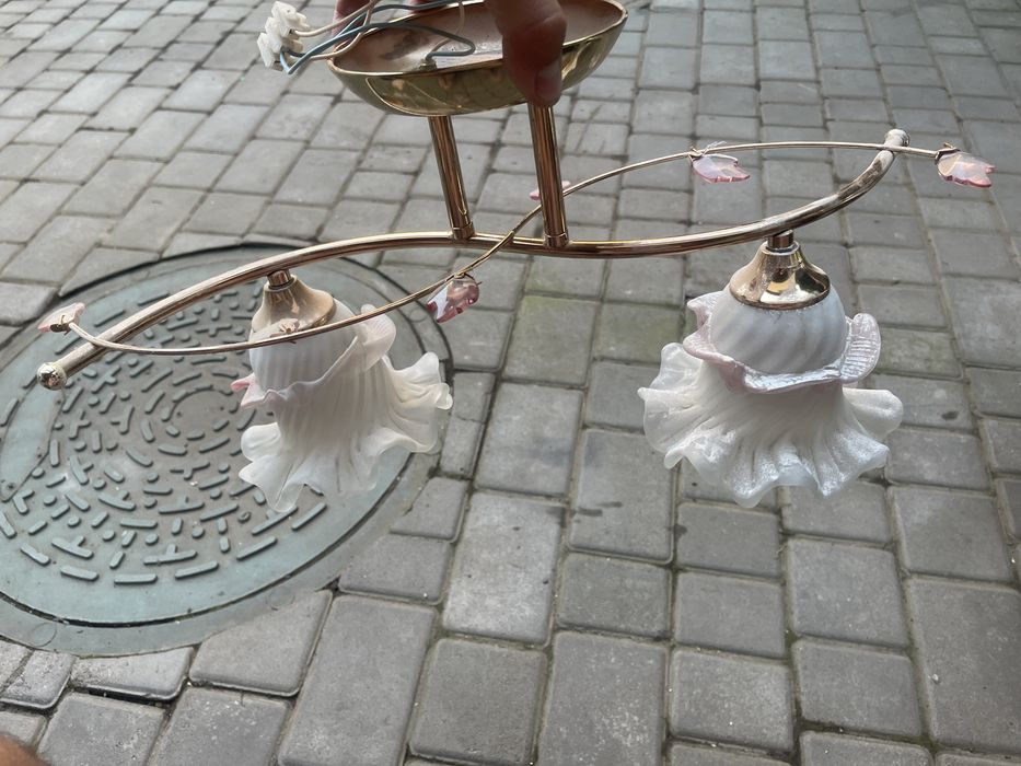 Продам    люстру