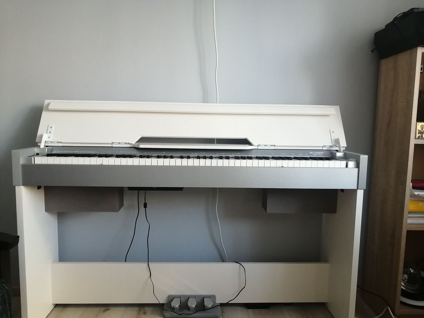 Еелектронне піаніно.  Thoman DP-33