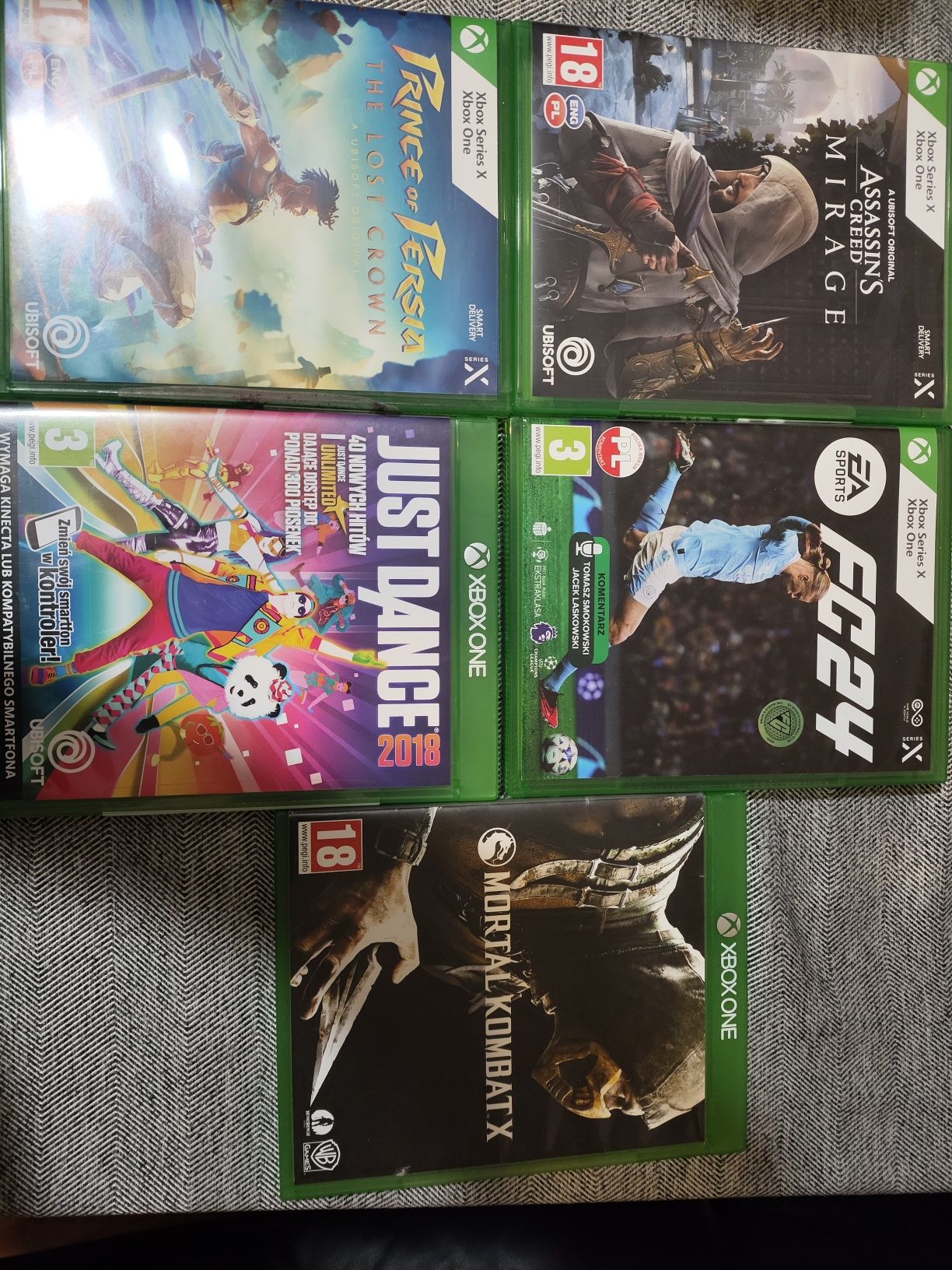 Konsola Xbox One X z padem i pakietem gier