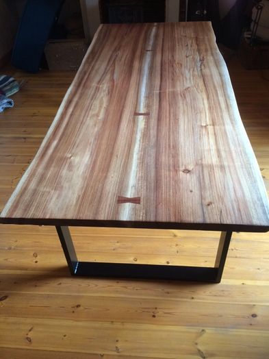 Mesa de jantar de borda orgânica, madeira maciça, feita á medida