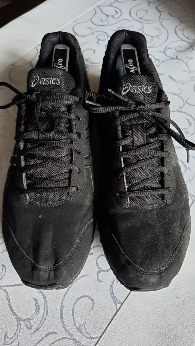 Buty do biegania firmy ASICS