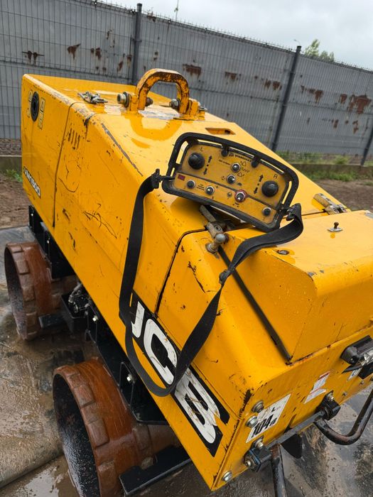 Walec okołkowany JCB VM1500