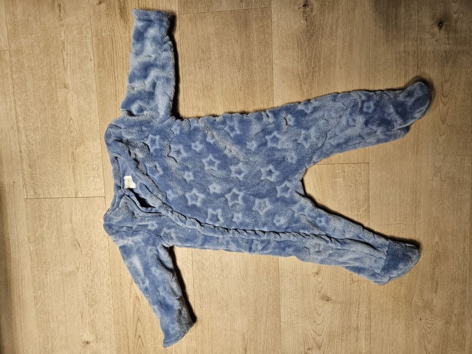 Ciepły polarowy pajacyk ze stópkami rozmiar 80