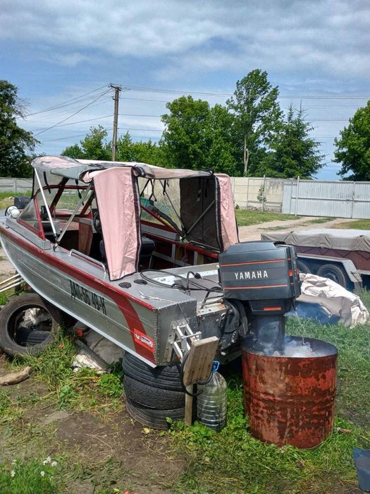 Лодка з мотором ямаха
