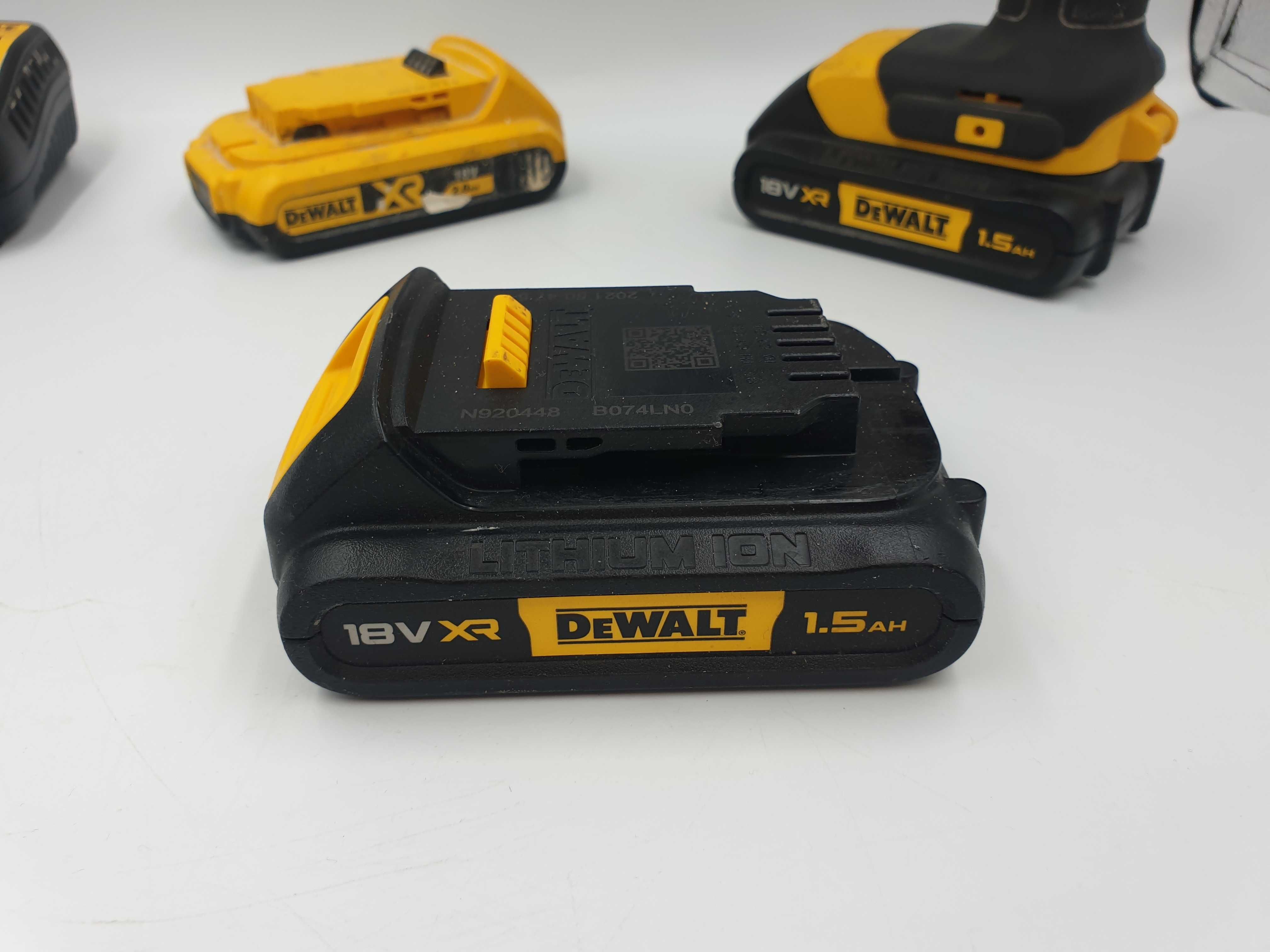 Wiertarko-wkrętarka DeWalt DCD771 + 3x bateria / Ładowarka / Walizka
