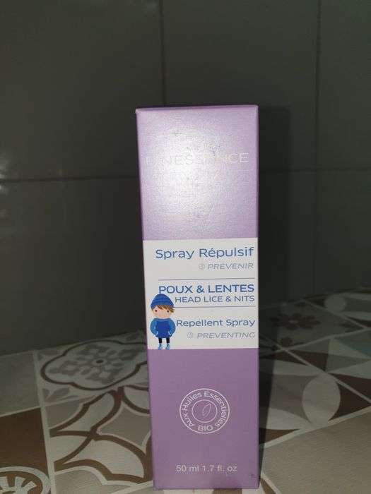 Spray natural repelente  de piolhos e lêndeas