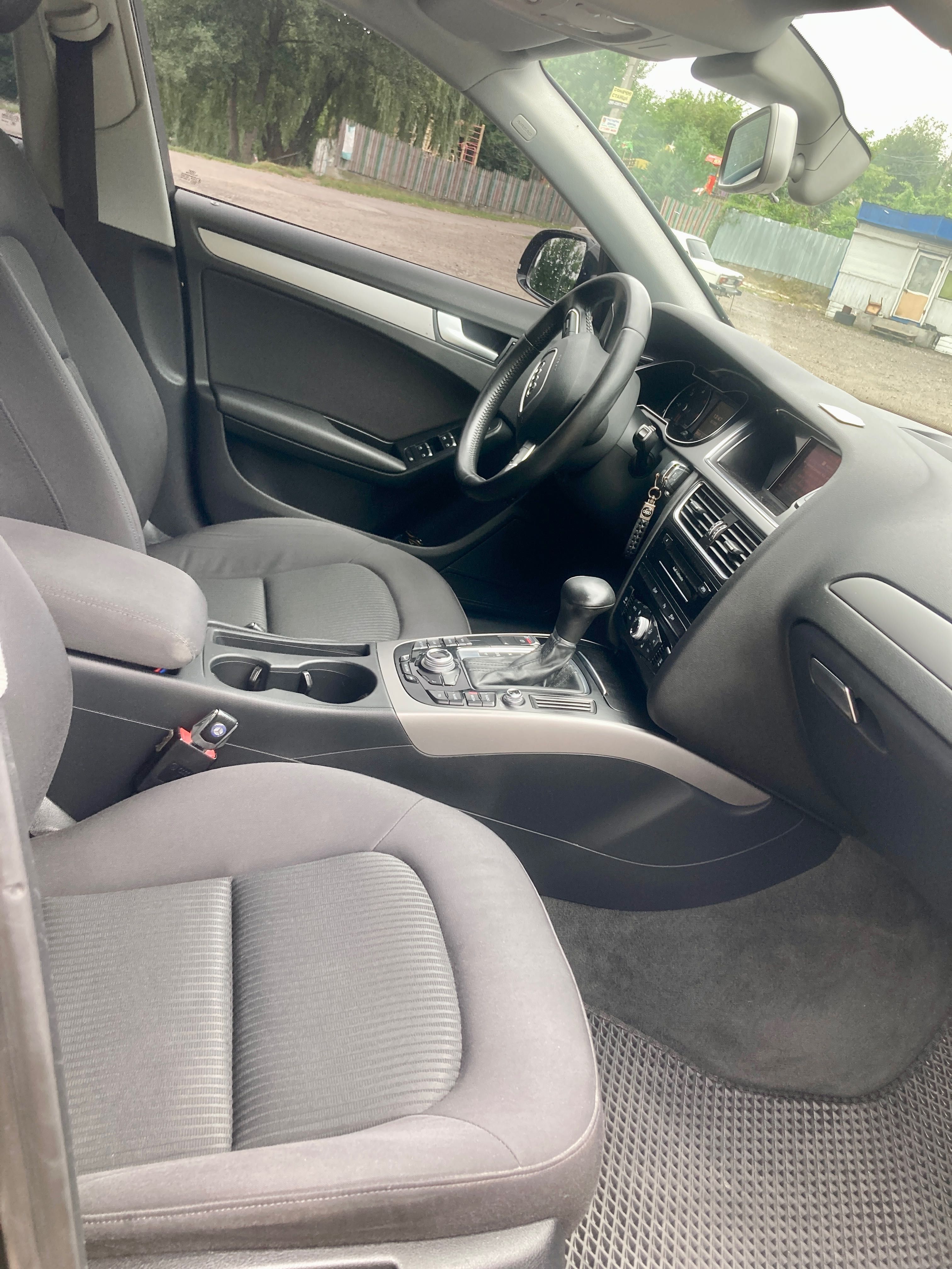 Audi A4 2012 року