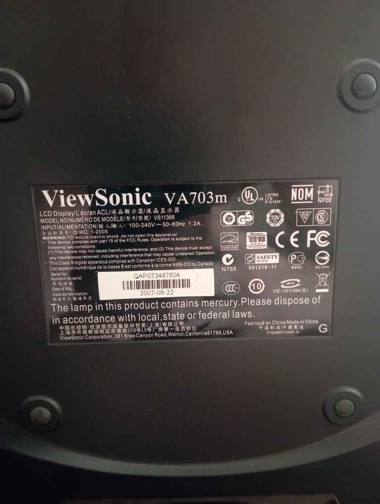Монітор View Sonic з вбудованими колонками