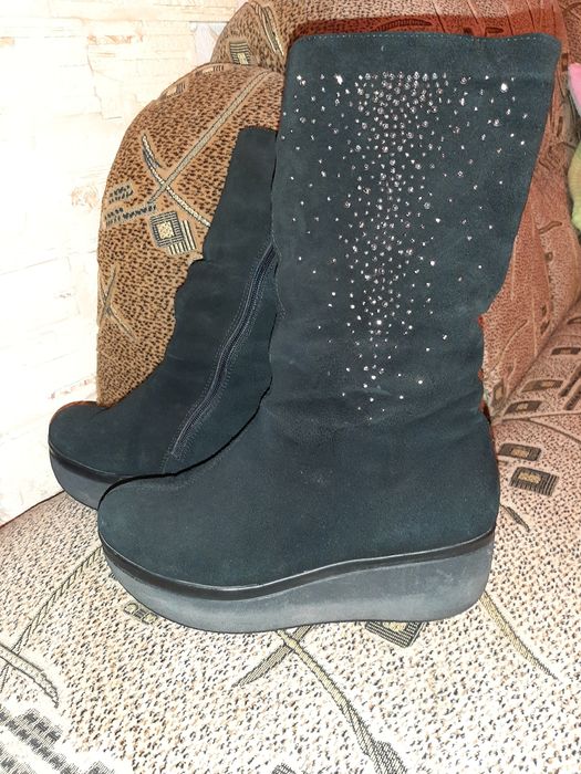 Зимове жіноче взуття, натуральний замш