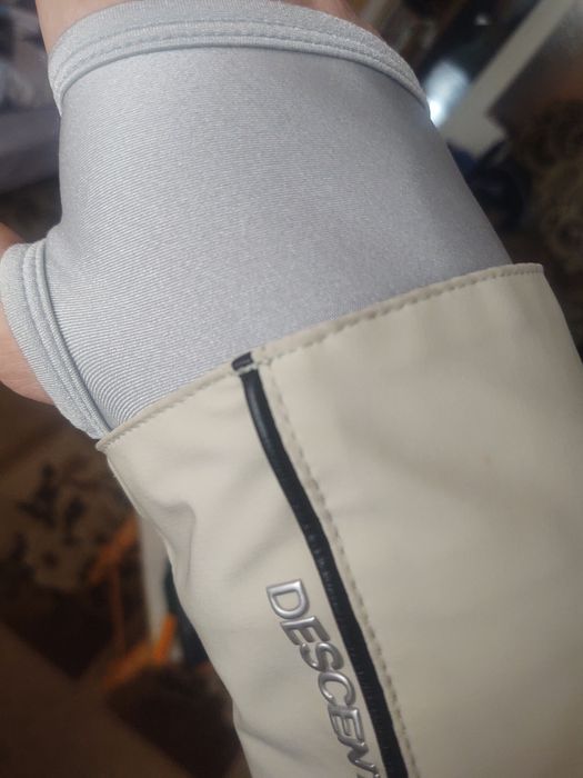 DESCENTE зимова жіноча куртка розмір L.