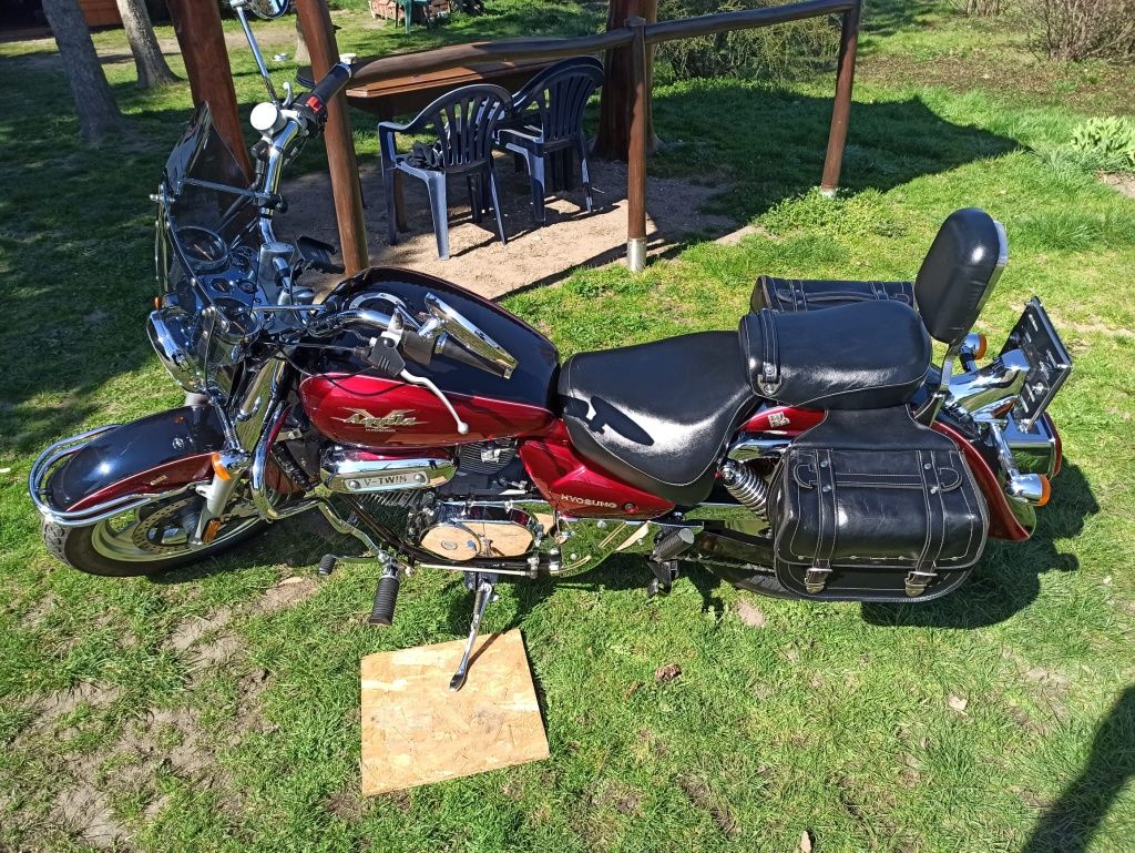 Motocykl Hyosung GV 250cm