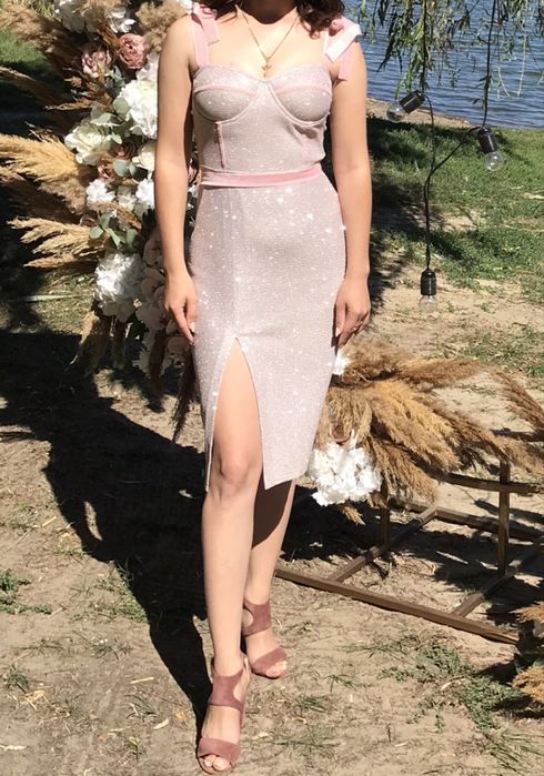 Нарядна вечірня сукня