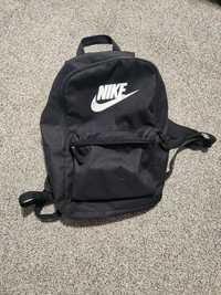 Продам портфель Nike