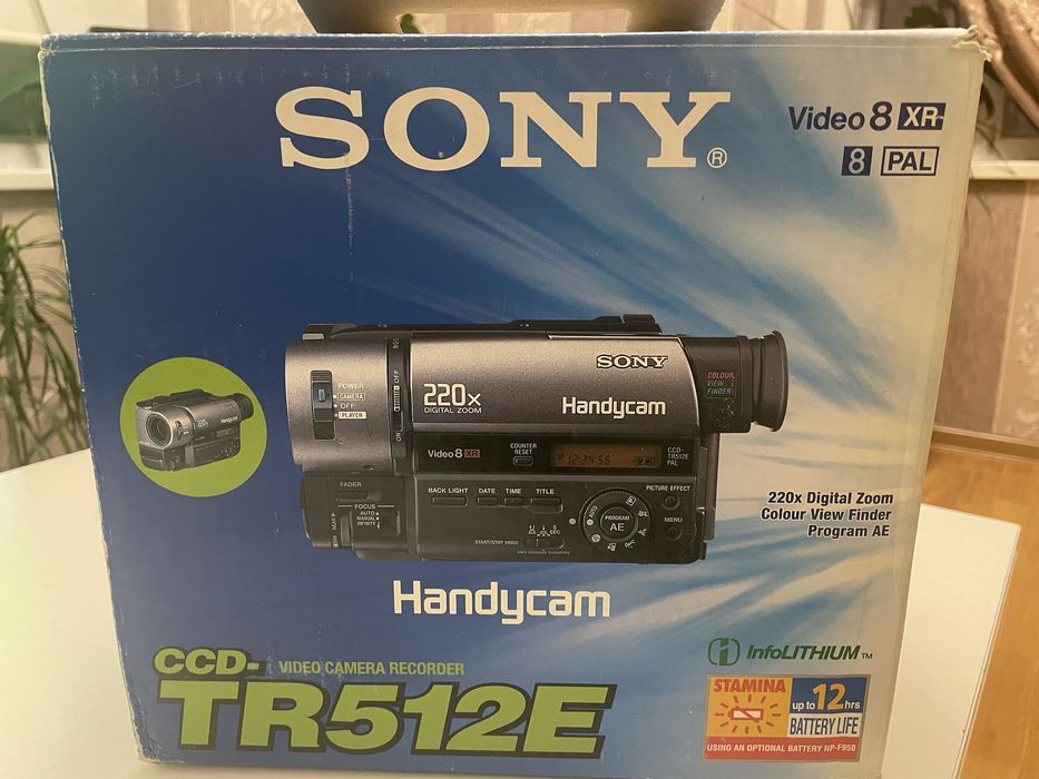 Sony Handycam CCD-TR512E - новая! Коллекционное состояние.