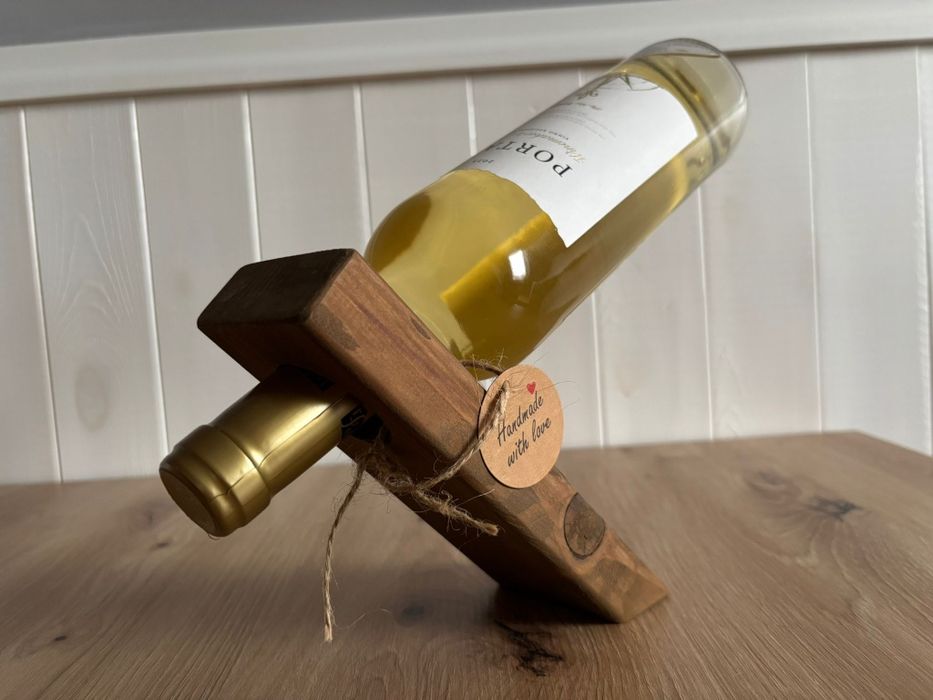 Lewitujący stojak na wino