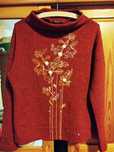 Elegancki sweterek z haftem. Rozm42