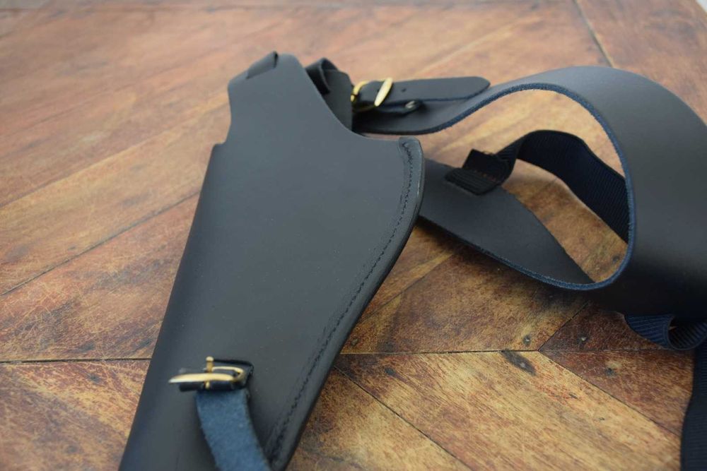 Coldre/Sovaqueira em Couro para pistola ou revólver