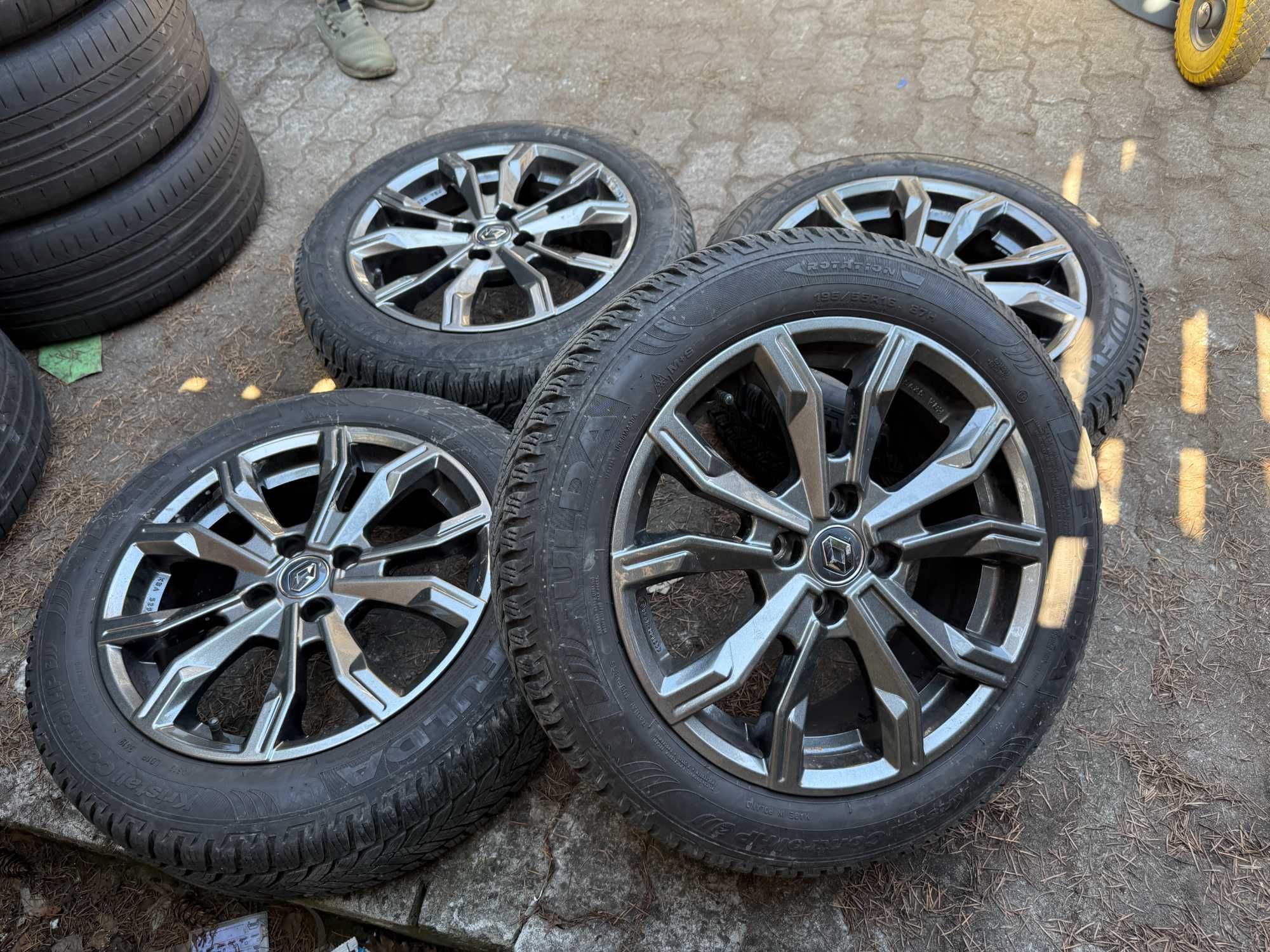 Felgi aluminiowe 16" 4x100 Renault Clio Dacia Logan Sandero z oponami