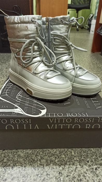 Чоботи зимові  срібні