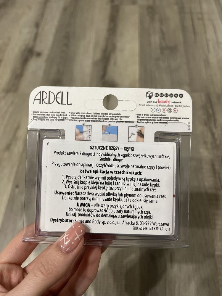 Kępki sztucznych rzęs Rossmann