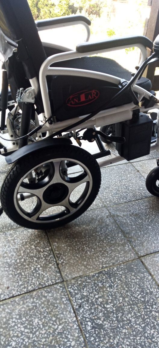 Wózek inwalidzki elektryczny, akumulatorowy
