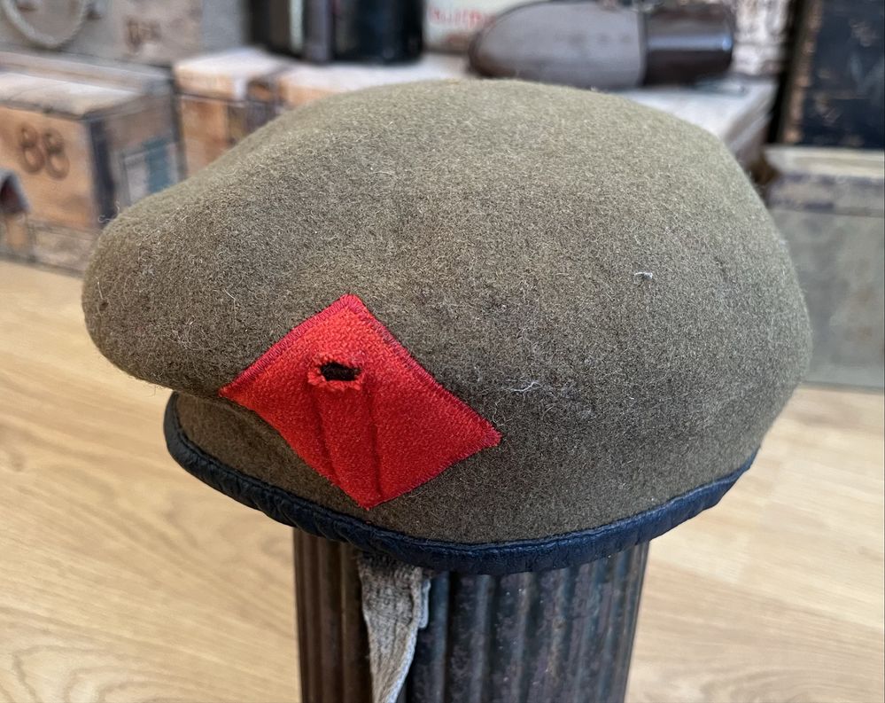 Brytyjski angielski beret wojskowy Duke of Lancaster's Regiment