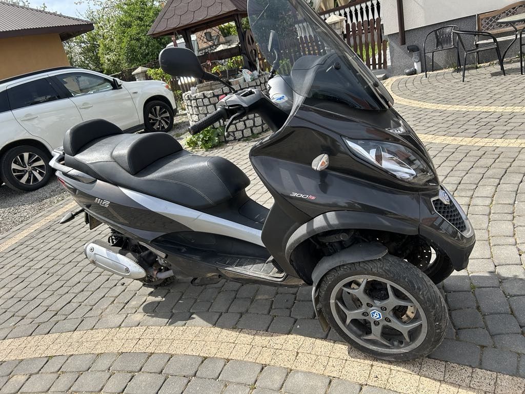 Piaggio M86 trójkołowy skuter