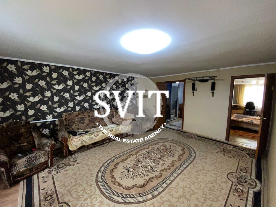 Продам заміський будинок з великим фермерським господарством