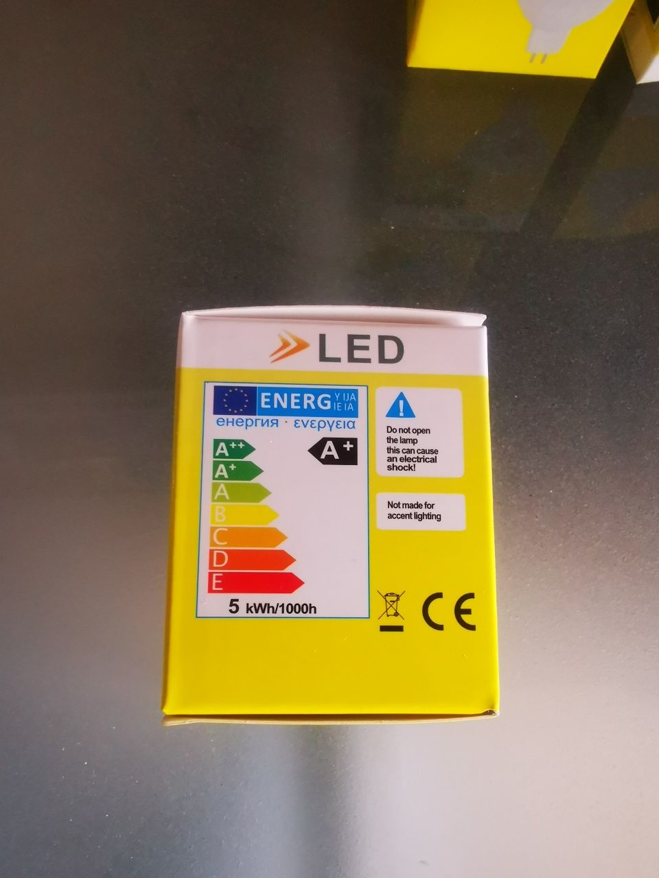 4 lâmpadas led MR16 novas com portes incluídos