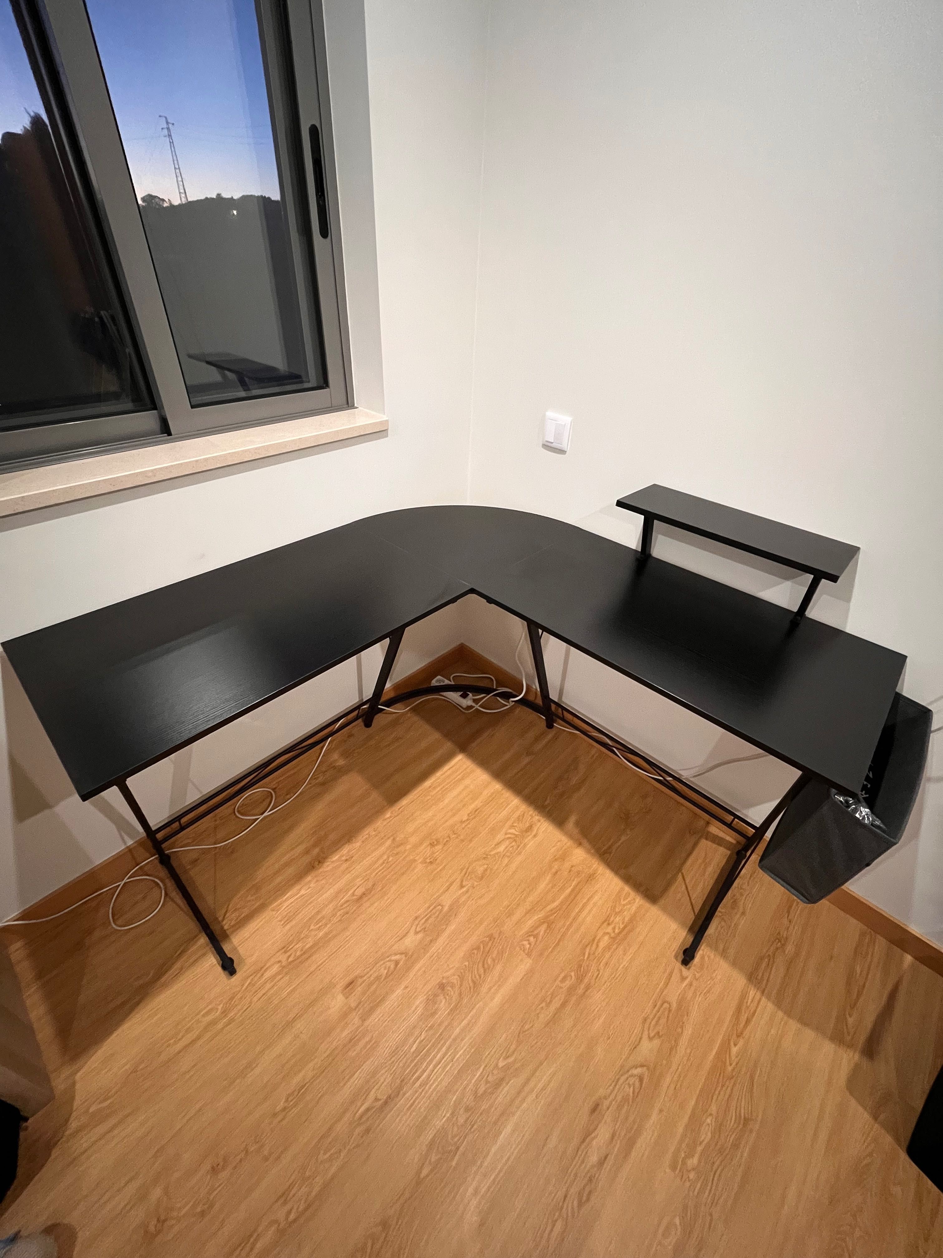 Mesa e Secretária