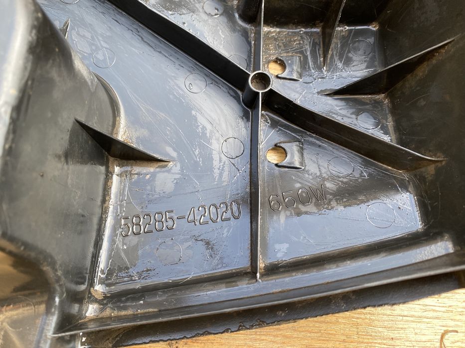 Пыльник защита днища шасси задняя левая Toyota RAV 4