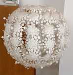 Candeeiro teto bola flores branco, mod IKEA, pouco uso