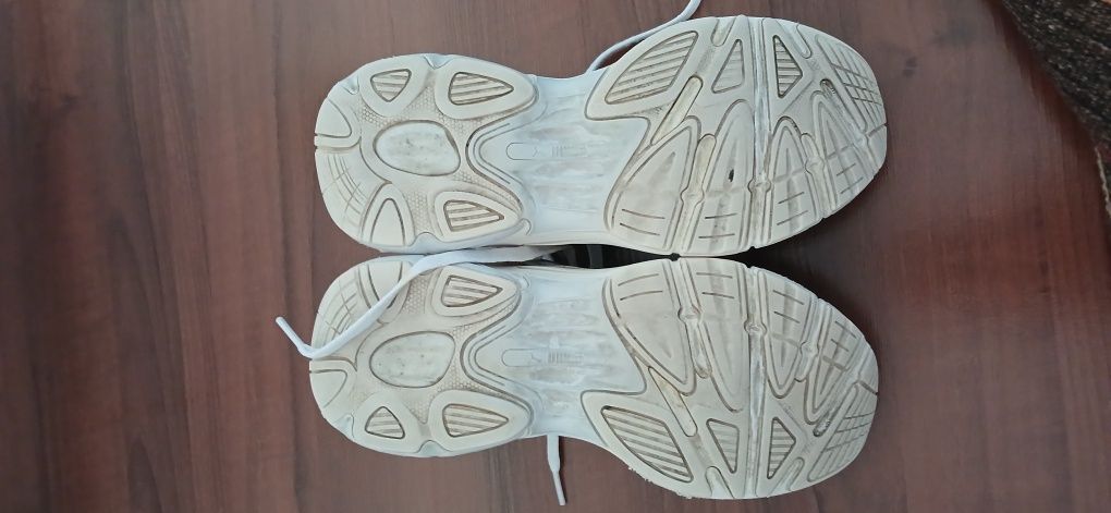 Жіночі кросівки для фітнесу Puma Teveris Nitro Wms 39109501 39 Білі