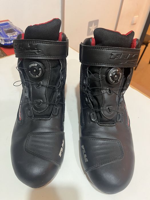 Продам мотоциклетные ботинки FLM 44р