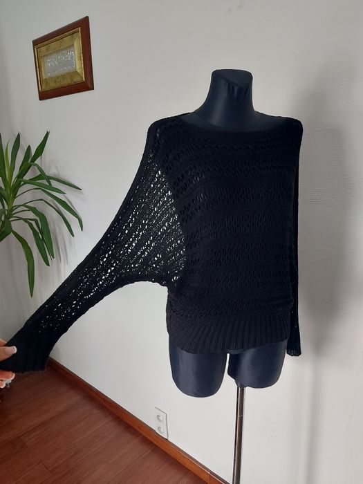 Czarny modny ażurowy sweter oversize Made in Italy