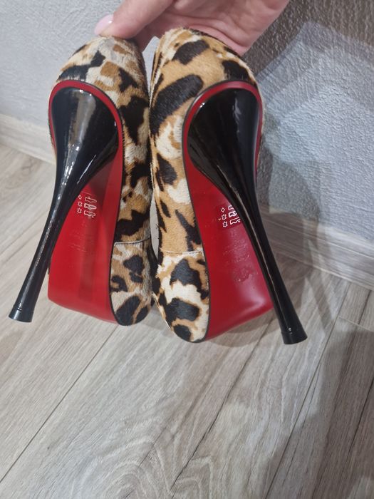 Czółenka na szpilce w panterkę kazar rozmiar 39