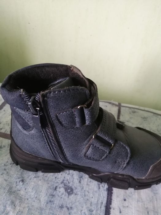 Продам осенние ботинки