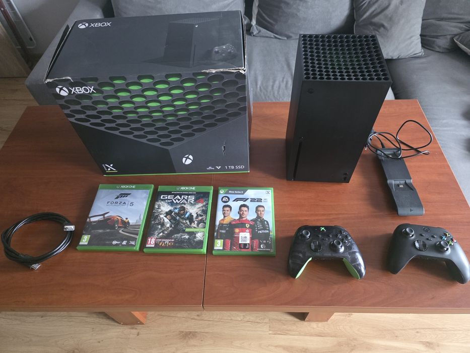 Xbox Series X 1Tb + 2 pady, 3 gry i ładowarka