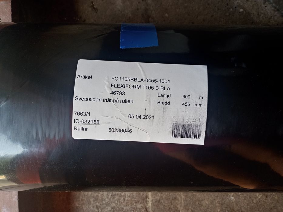 Czarna folia budowlana