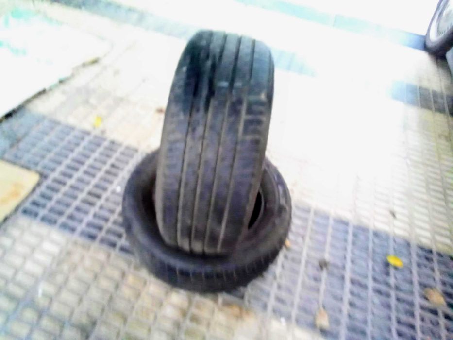 PNEUS       Semi Novos medida 225   estavam num BMW mas os  4 não eram