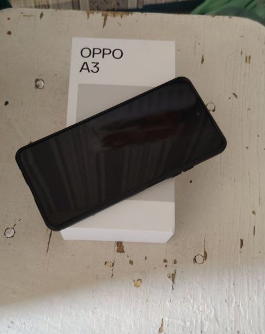 Oppo A3 256 гб В хорошем состоянии.