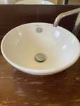 lavatório redondo branco / white round washbasin