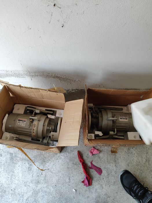 Vendo 2 motores de maquinas de costura.