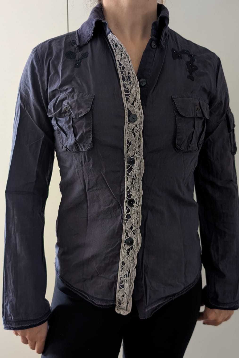 Camisa azul bordada