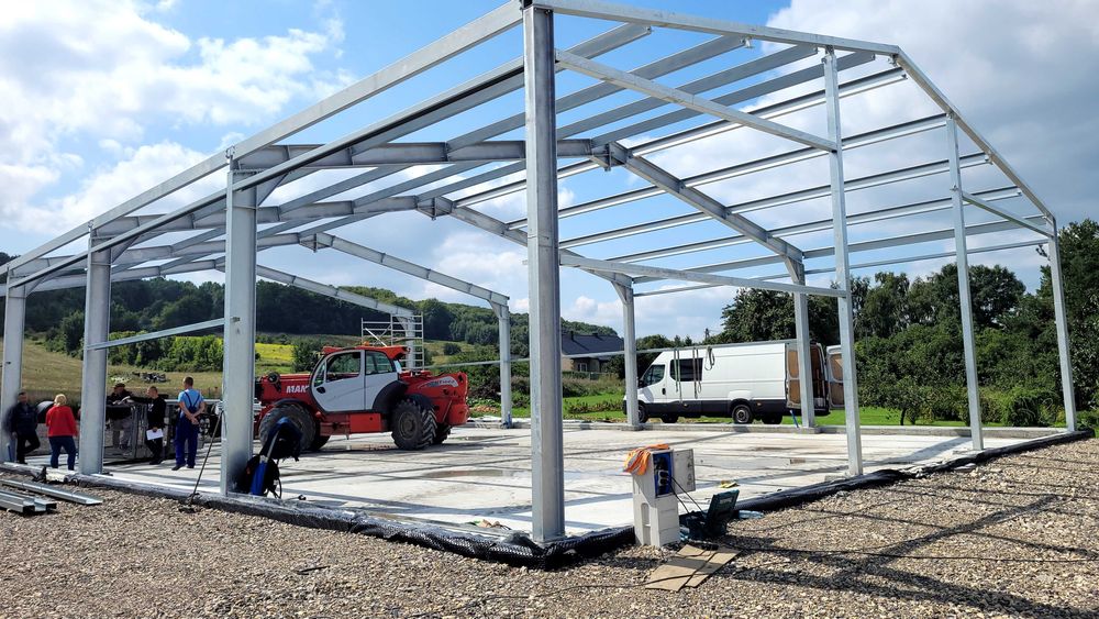 Budynek z płyty warstwowej magazyn garaż konstrukcja stalowa 12x25x4m